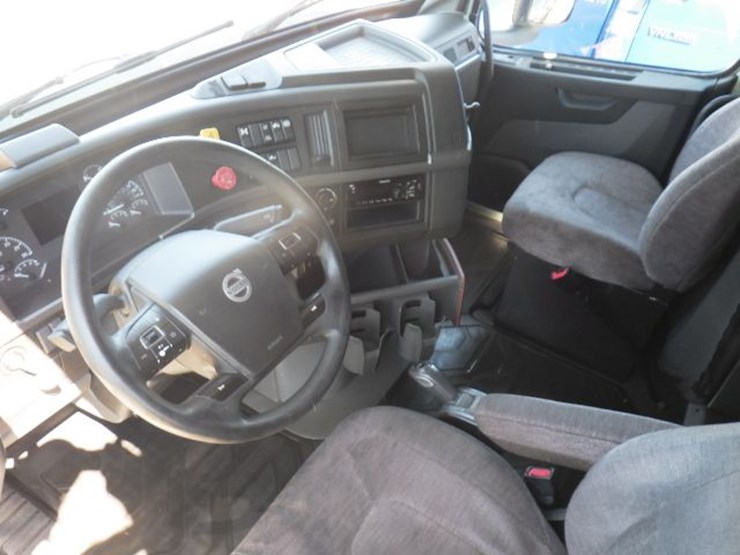 2020-volvo-vnl860-image-20