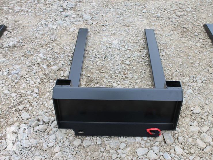 skidsteer-pallet-forks-image-2