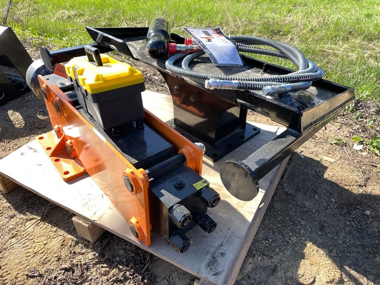 #2327-•-new-wolverine-skid-steer-post-driver-attachment-image-4