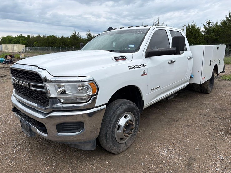 2022-dodge-3500-image-1
