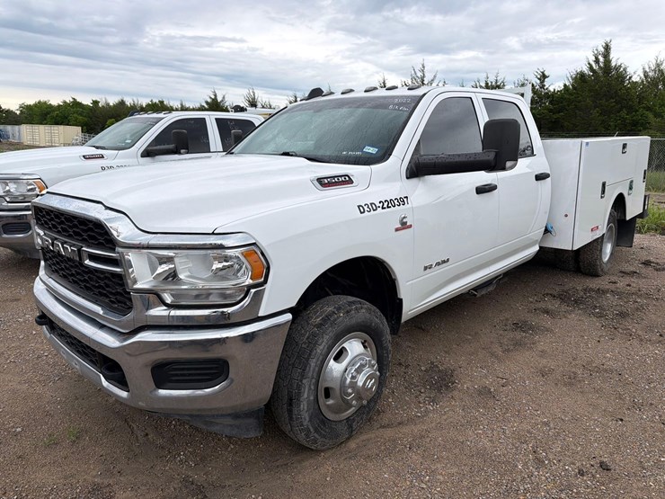 2022-dodge-3500-image-1