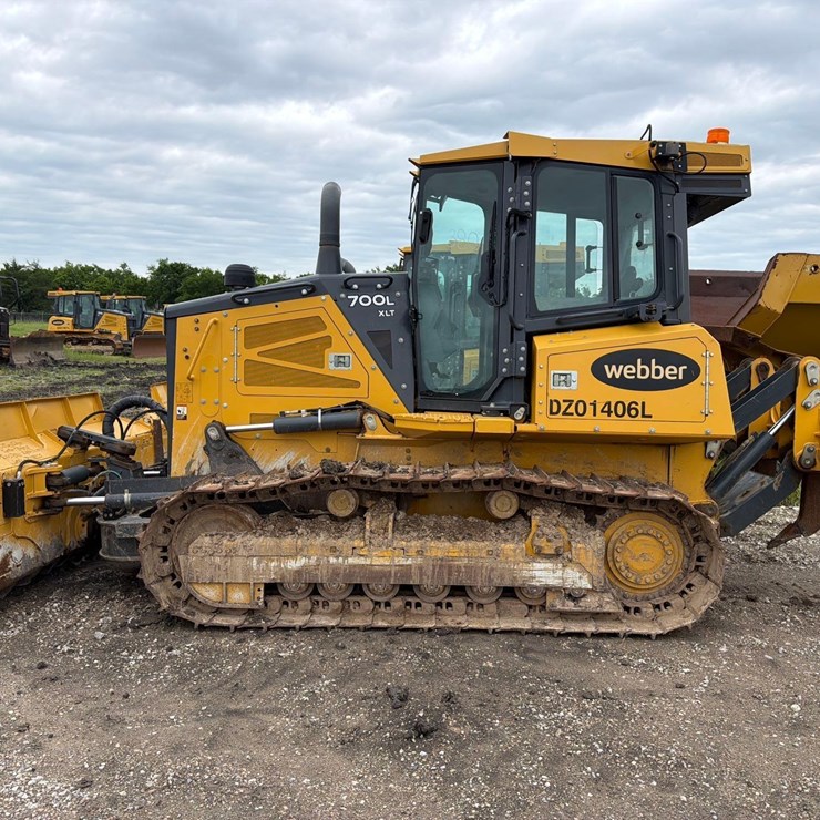 2022 DEERE 700L XLT