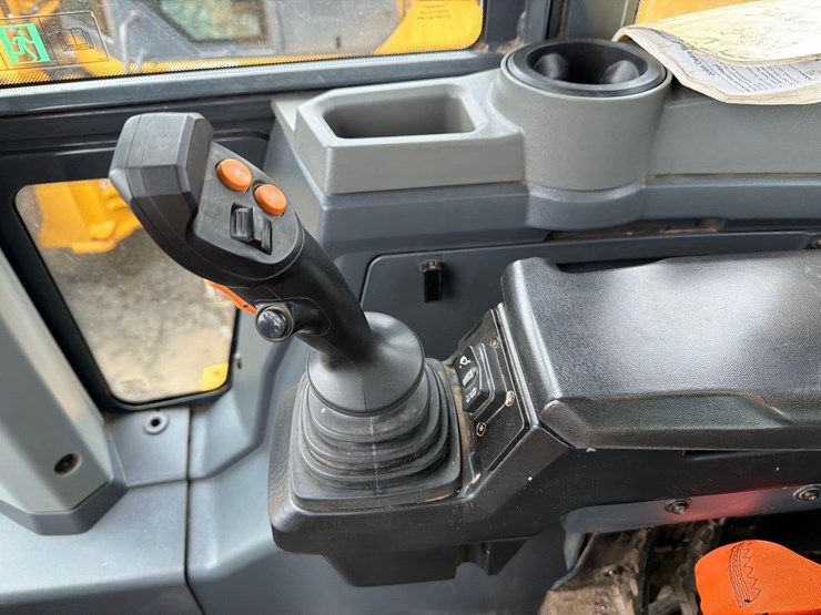 2023-deere-544p-image-13
