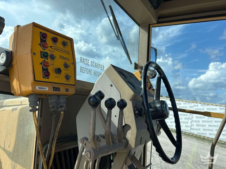 1992-deere-670b-image-9