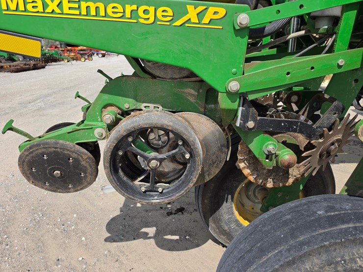 2007-john-deere-1770nt-image-8