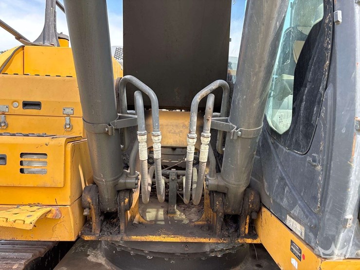 2017-deere-210g-image-14