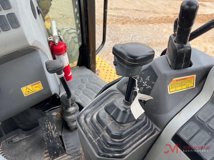 2018-caterpillar-416f2-image-12