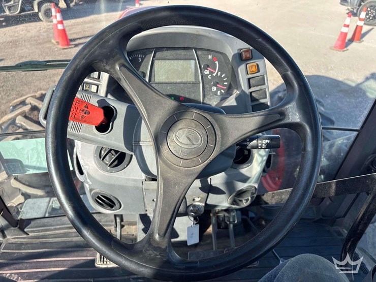2015-kubota-m6-131-image-17