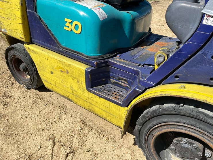#308-•-komatsu-6,000-lbs,-propane-forklift-(non-moving)-image-12