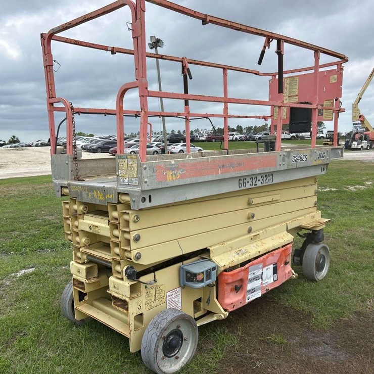 2008 JLG 3246ES