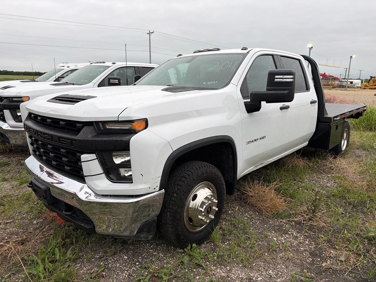 2022-chevrolet-3500-image-1