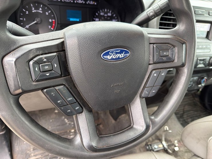 2021-ford-f350-image-14