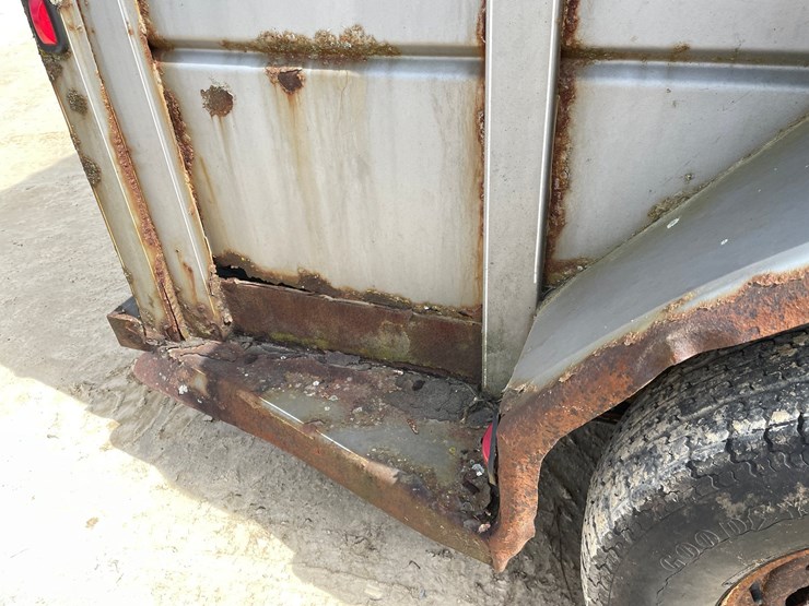 #2010-•-2004-corn-pro-16'-tandem-axle-livestock-trailer-(has-wi-title)-image-26