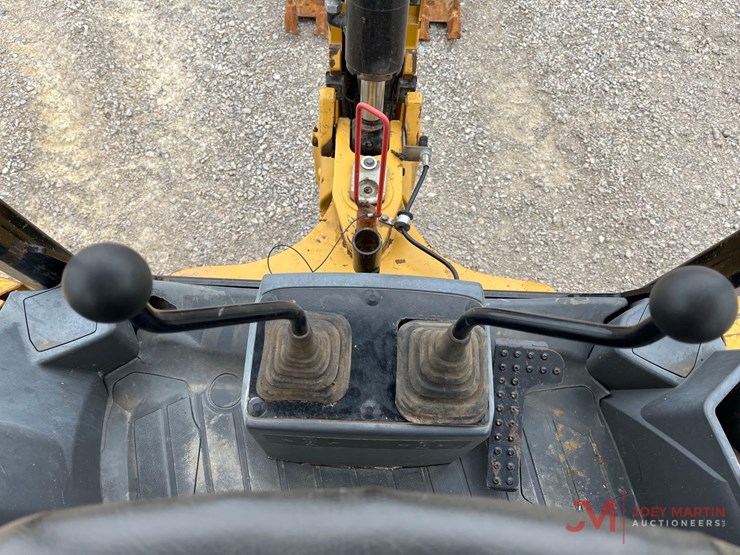 2018-caterpillar-416f2-image-13