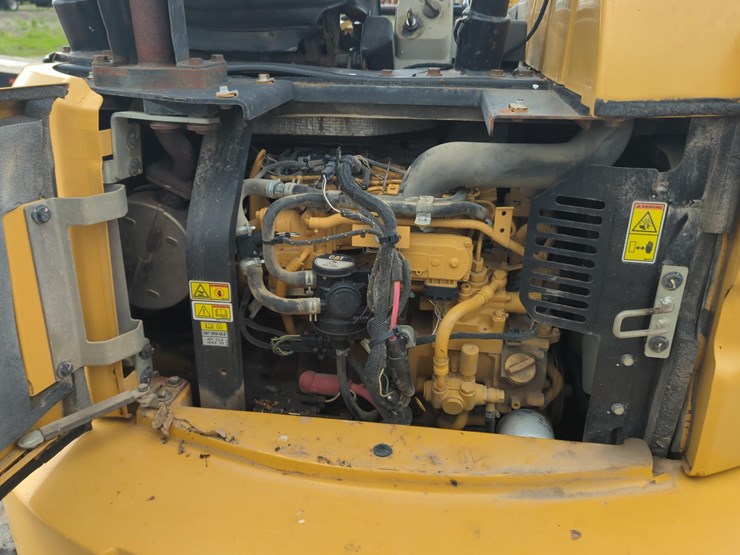 2015-caterpillar-305.5e2-image-15