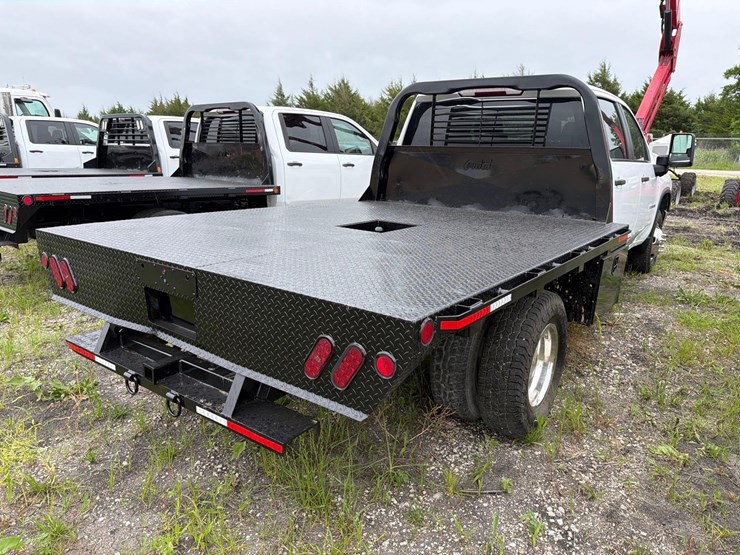 2022-chevrolet-3500-image-3