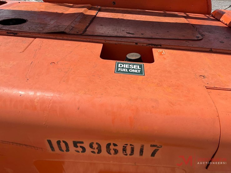 2012-jlg-8042-image-9