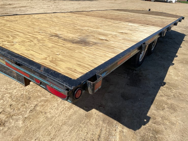 #2011-•-4-place-22'-snowmobile-trailer-(no-title)-image-17