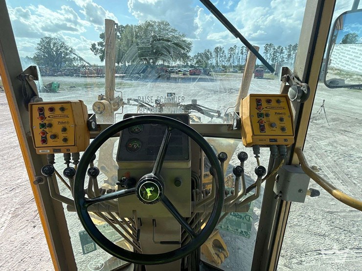 1992-deere-670b-image-10