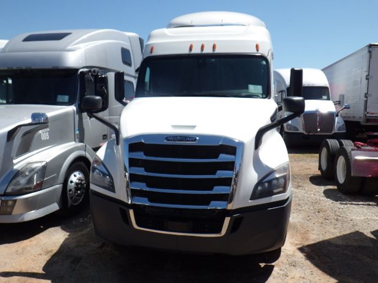 2019-freightliner-cascadia-126-image-2