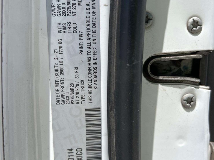 2021-ram-1500-classic-image-5
