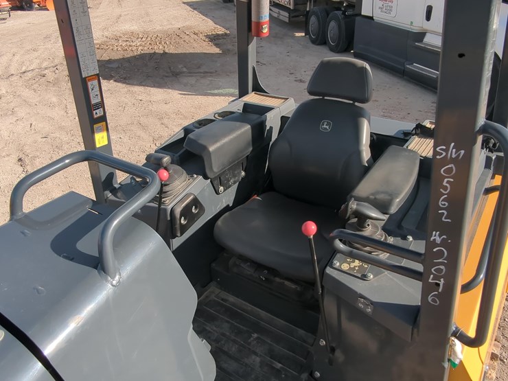 2022-deere-450-lt-image-16