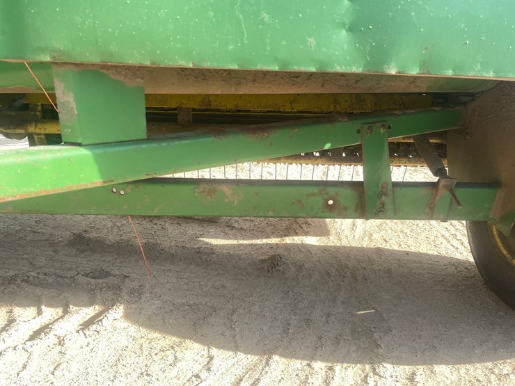 john-deere-337-image-17