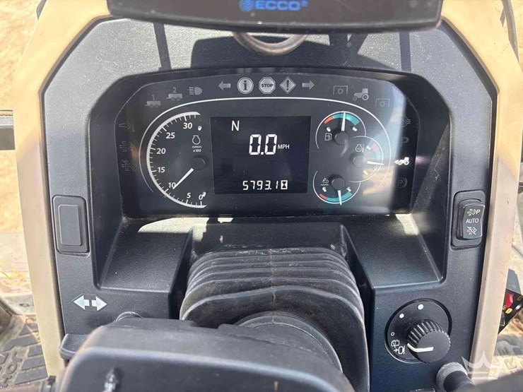 2016-john-deere-6135e-image-6
