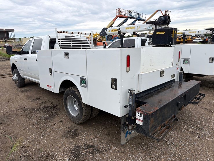 2022-dodge-3500-image-4