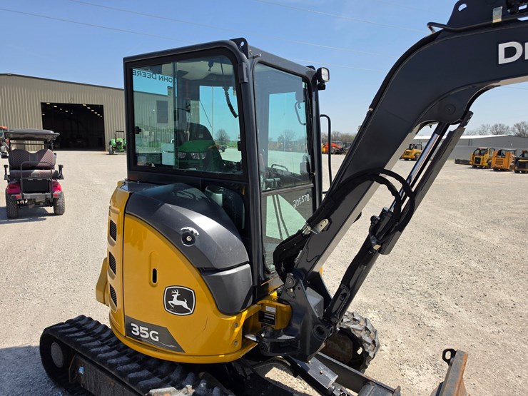 2022-deere-35g-image-22