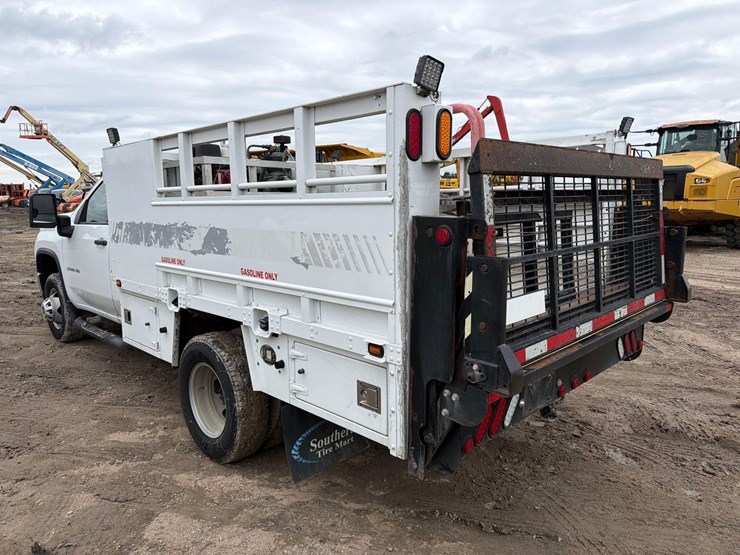 2021-chevrolet-3500hd-image-4