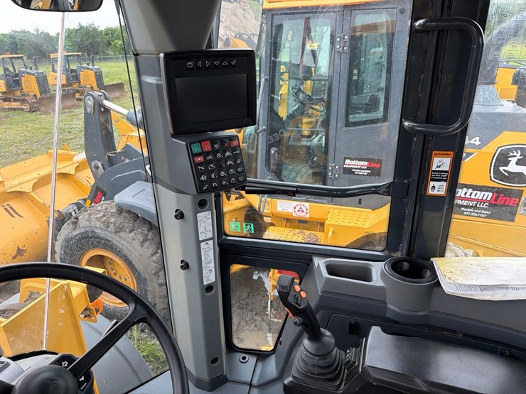2023-deere-544p-image-12