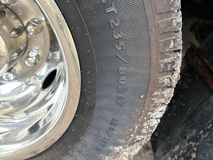 2022-chevrolet-3500-image-13