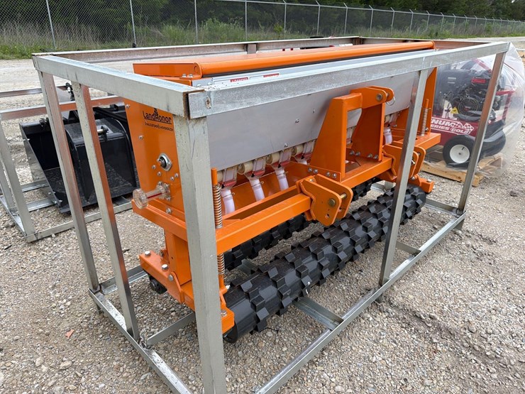 new-landhonor-sd-22-72w-seed-drill-skid-steer-attachment-image-2