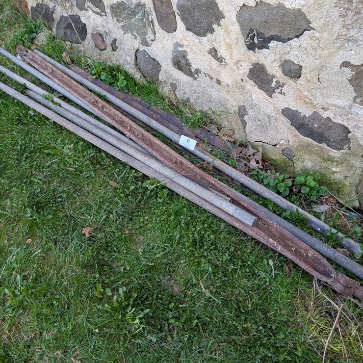 #5496 • Misc Metal Pipe