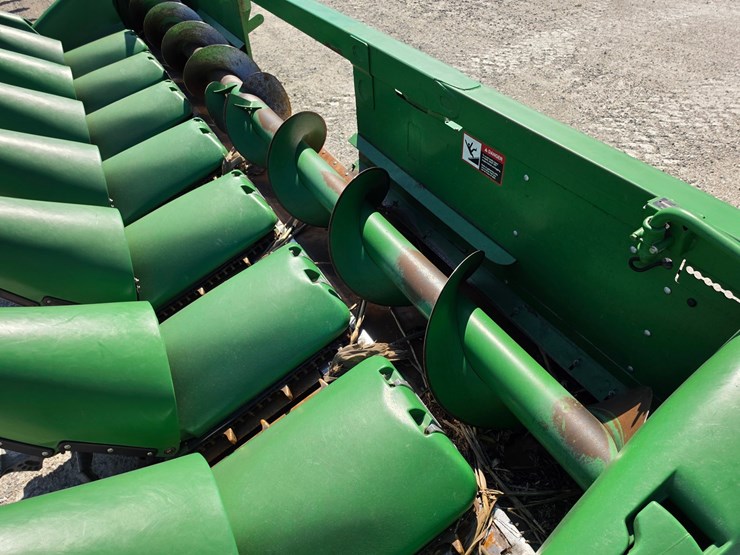 2014-john-deere-608c-image-10