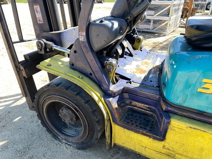 #308-•-komatsu-6,000-lbs,-propane-forklift-(non-moving)-image-18