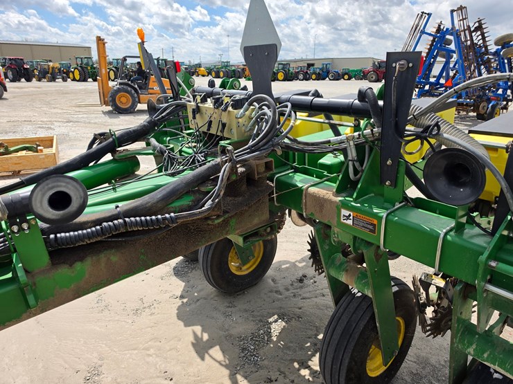 2007-john-deere-1770nt-image-13