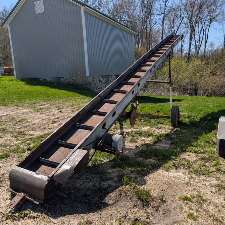 #5483 • Viking Bale Elevator