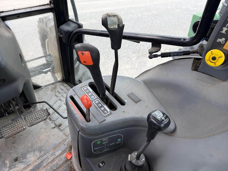 2002-new-holland-ts110-image-15