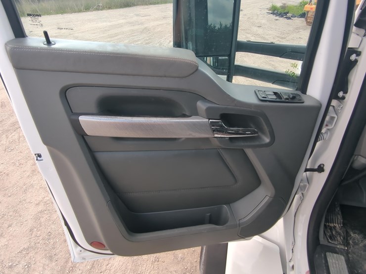 2016-kenworth-t880-image-14