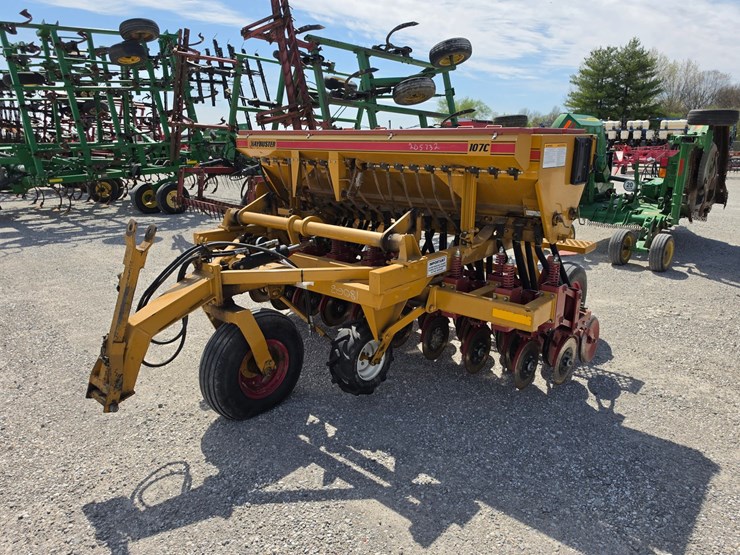2016-haybuster-107c-image-15