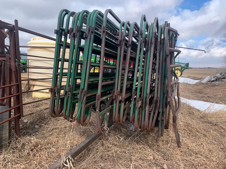corral-panels-on-transport-image-1