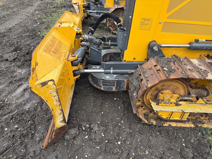 2022-deere-450-lt-image-12