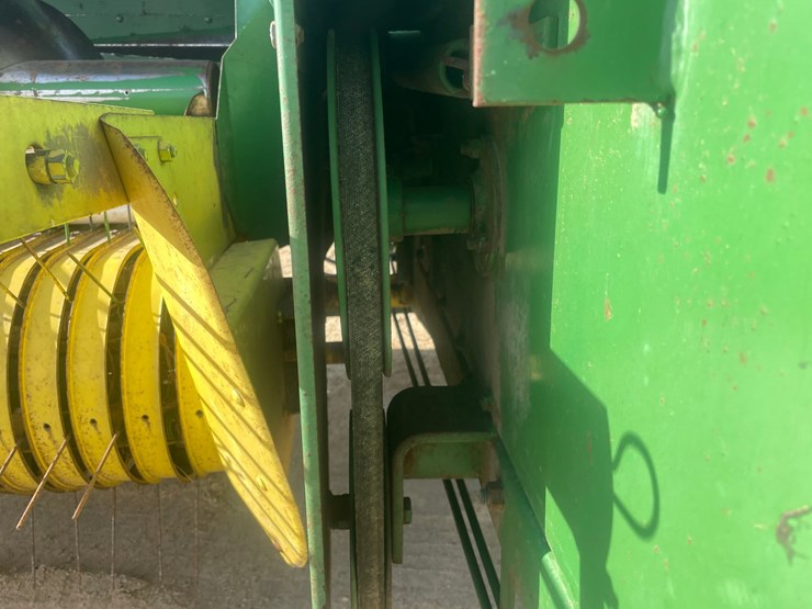 john-deere-337-image-6