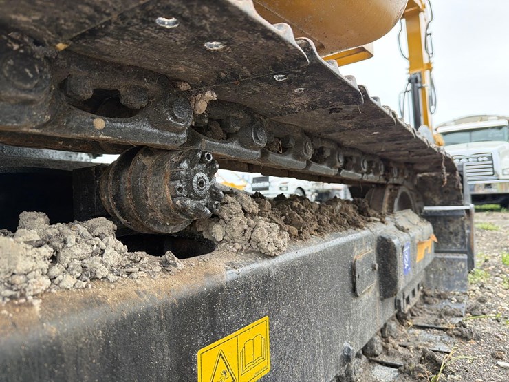 caterpillar-305.5-image-16