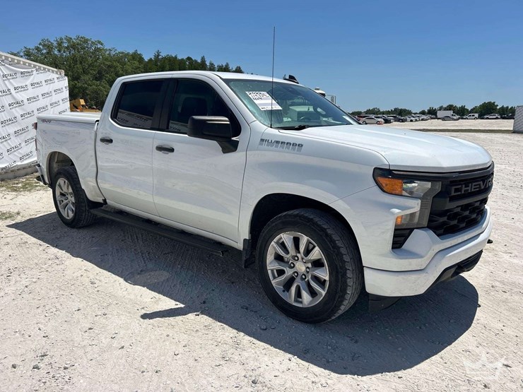 2022-chevrolet-silverado-1500-image-2