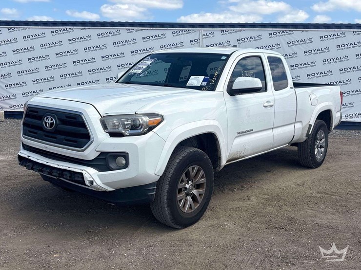 2017-toyota-tacoma-image-1