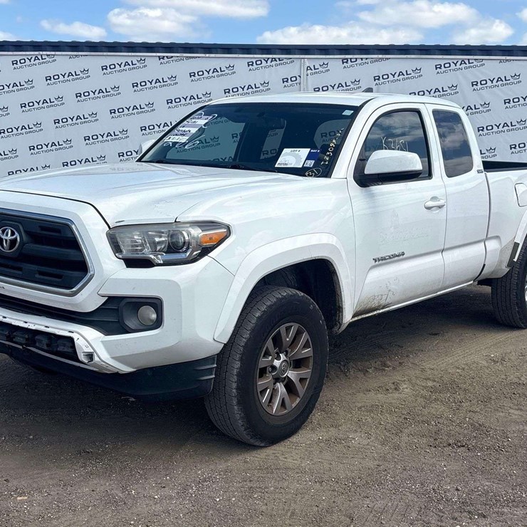 2017 TOYOTA TACOMA