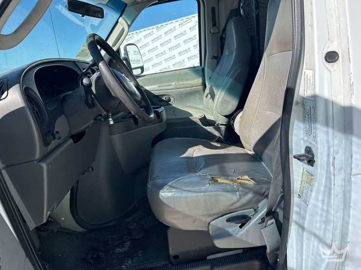 2008-ford-cargo-image-12